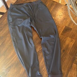 Lululemon Men’s ABC Jogger. Obsidian gray color. Size Large
